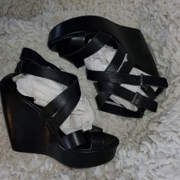 Awesome high heeled sandals - Picture 3 of 8